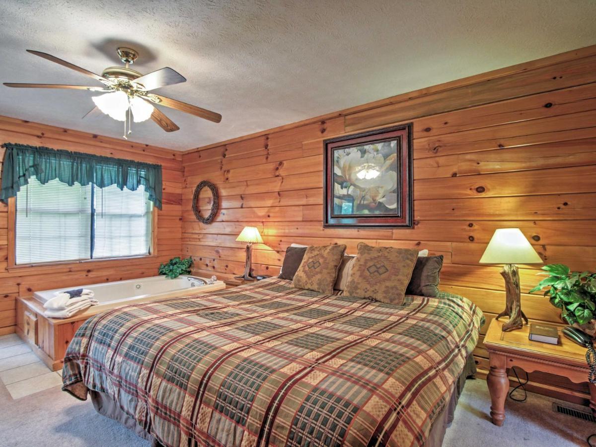 Idyllic Cabin With Hot Tub Less Than 2 Mi To Dollywood! Sevierville Eksteriør billede
