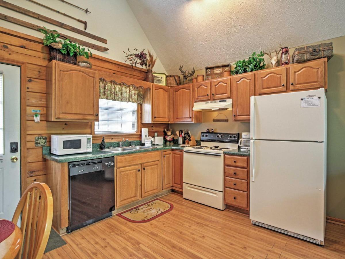 Idyllic Cabin With Hot Tub Less Than 2 Mi To Dollywood! Sevierville Eksteriør billede