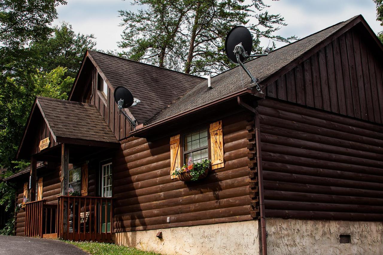 Idyllic Cabin With Hot Tub Less Than 2 Mi To Dollywood! Sevierville Eksteriør billede