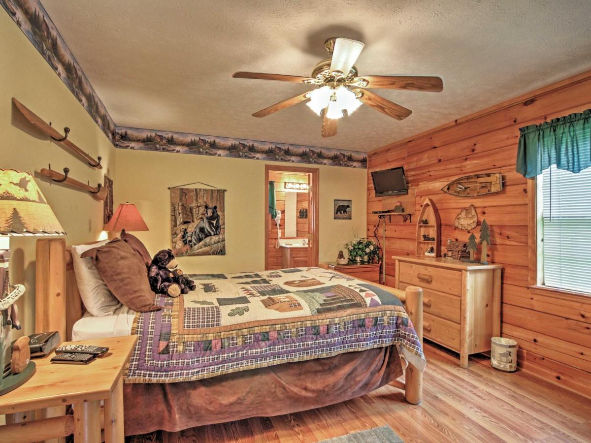 Idyllic Cabin With Hot Tub Less Than 2 Mi To Dollywood! Sevierville Eksteriør billede