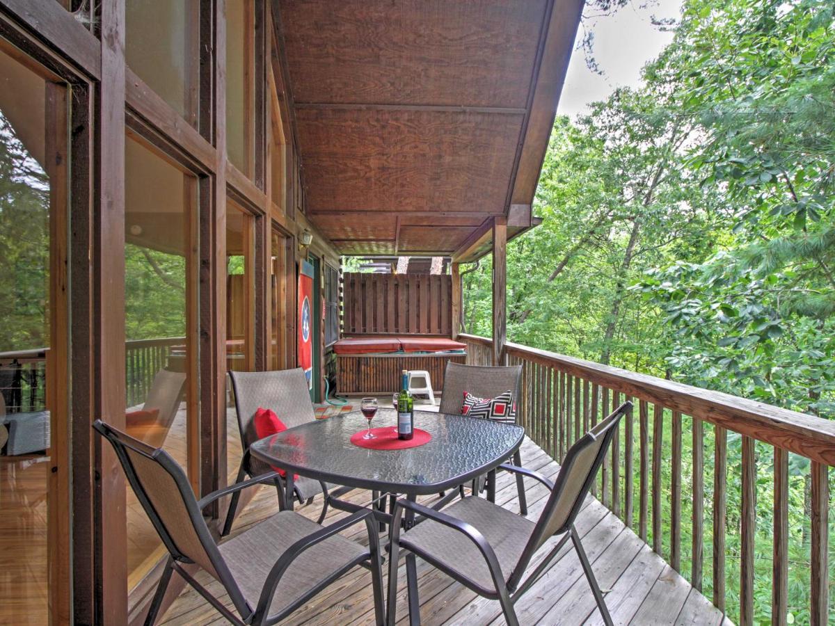 Idyllic Cabin With Hot Tub Less Than 2 Mi To Dollywood! Sevierville Eksteriør billede