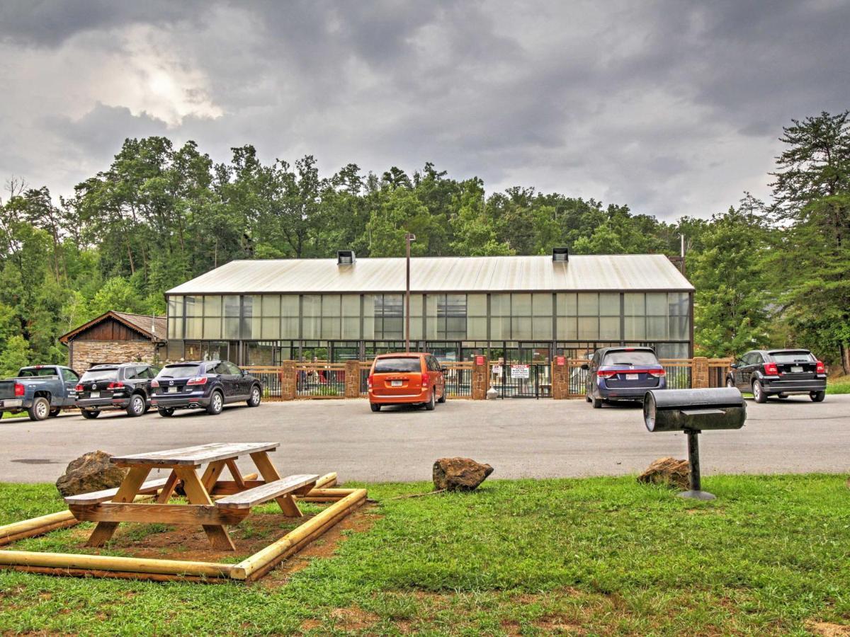 Idyllic Cabin With Hot Tub Less Than 2 Mi To Dollywood! Sevierville Eksteriør billede