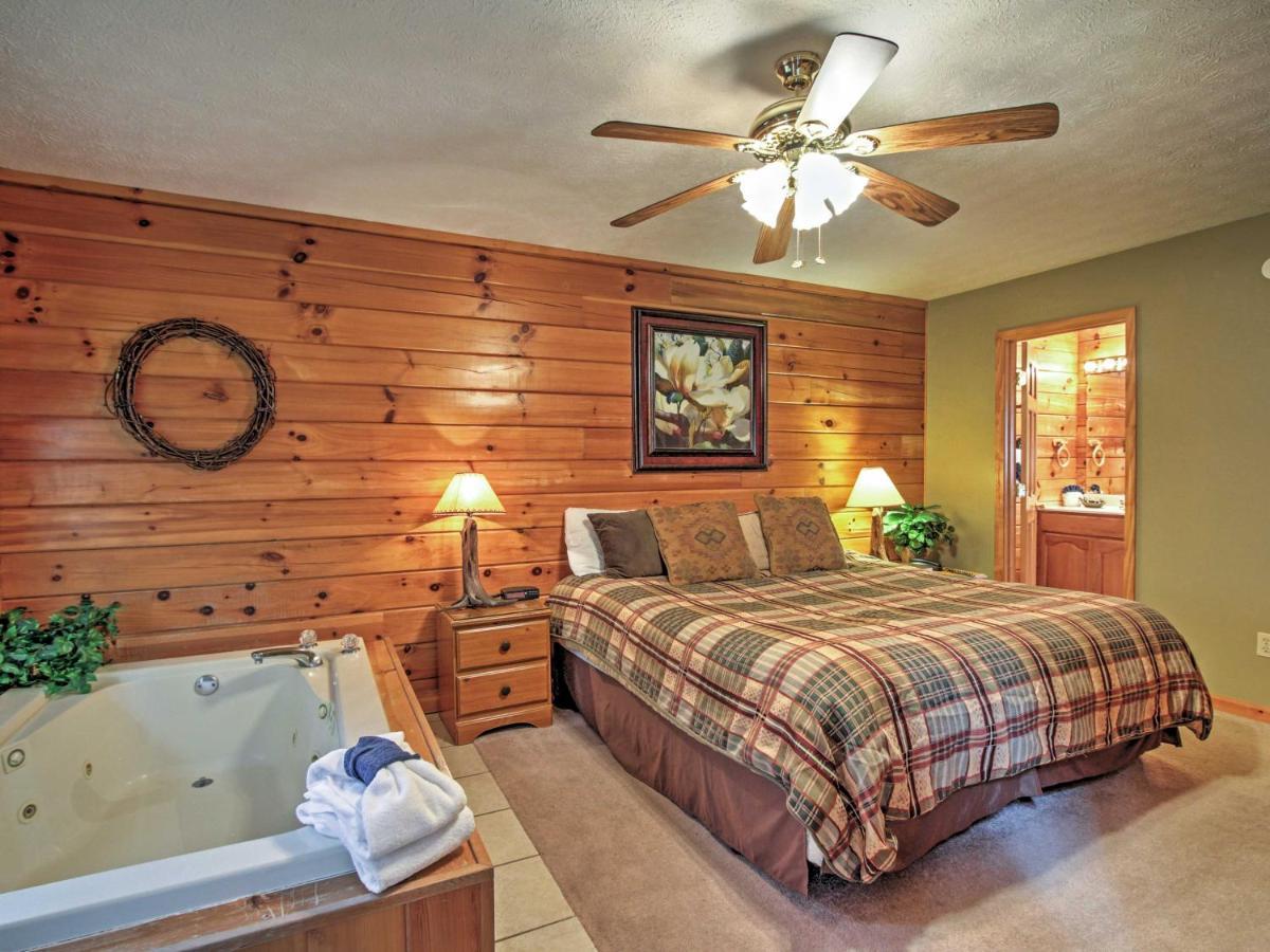 Idyllic Cabin With Hot Tub Less Than 2 Mi To Dollywood! Sevierville Eksteriør billede