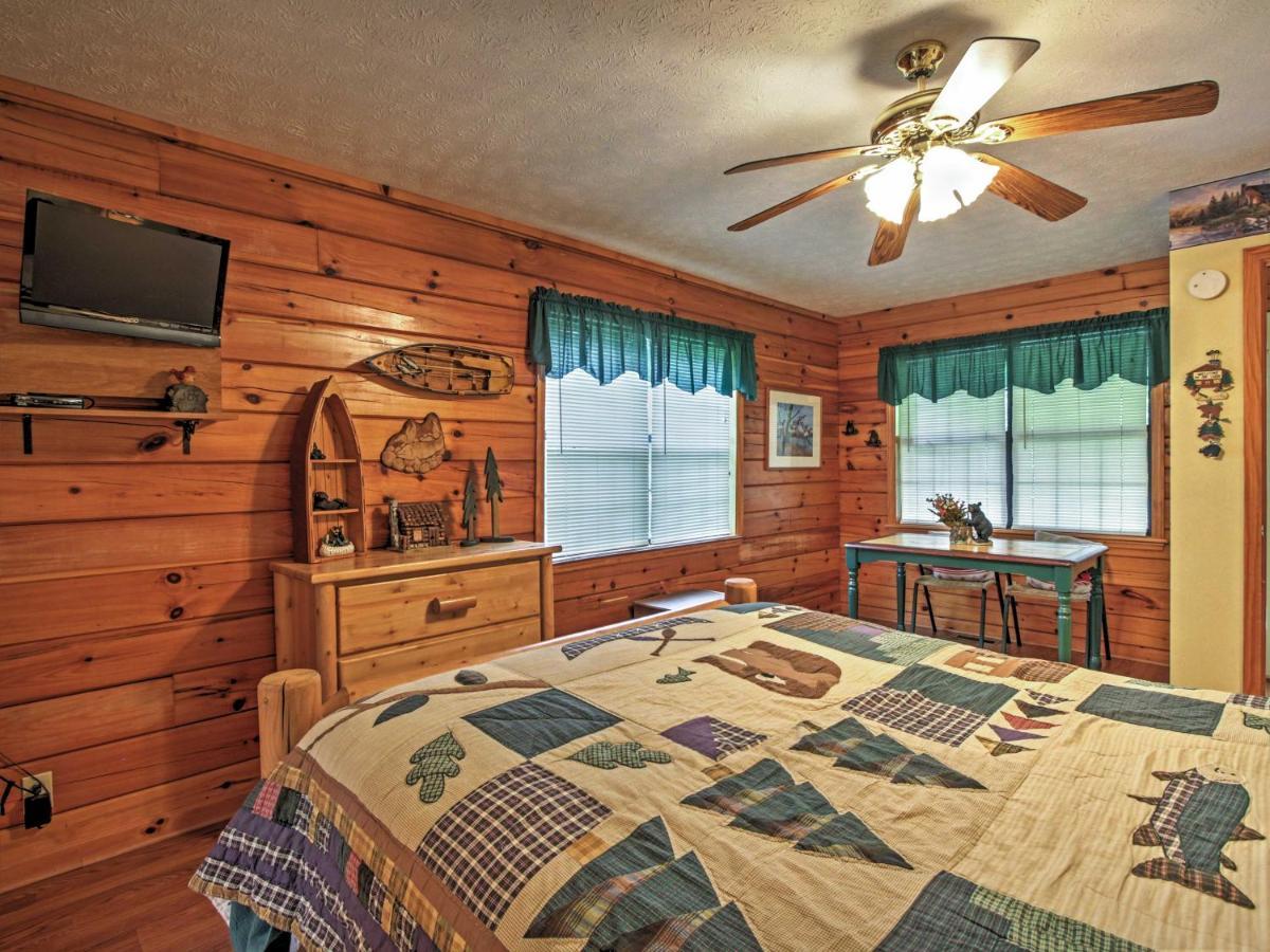 Idyllic Cabin With Hot Tub Less Than 2 Mi To Dollywood! Sevierville Eksteriør billede