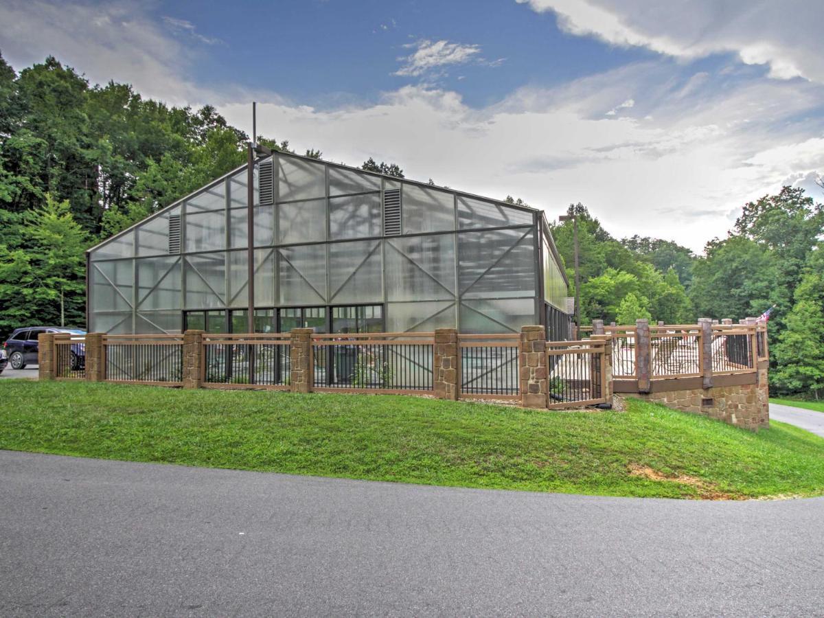 Idyllic Cabin With Hot Tub Less Than 2 Mi To Dollywood! Sevierville Eksteriør billede