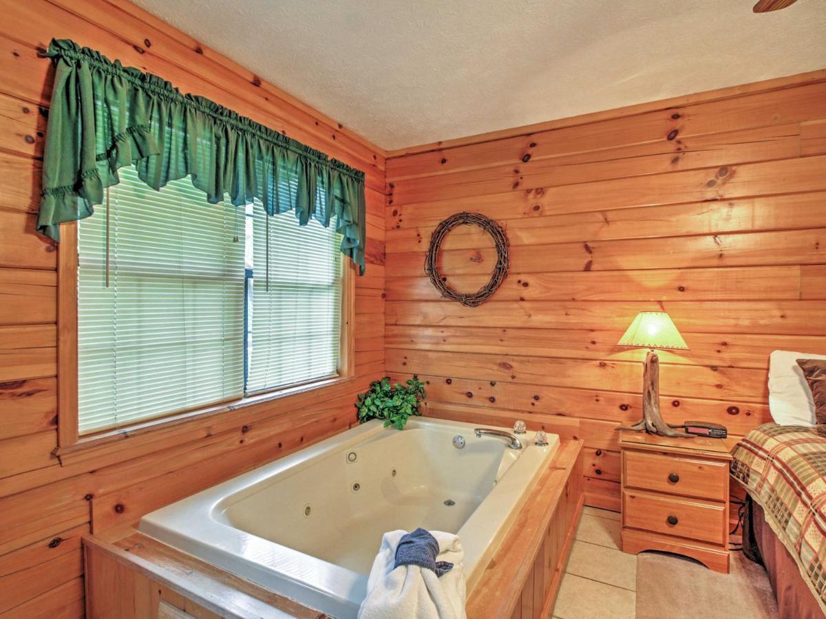 Idyllic Cabin With Hot Tub Less Than 2 Mi To Dollywood! Sevierville Eksteriør billede