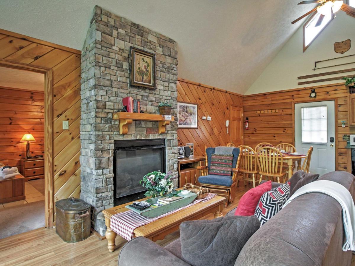 Idyllic Cabin With Hot Tub Less Than 2 Mi To Dollywood! Sevierville Eksteriør billede